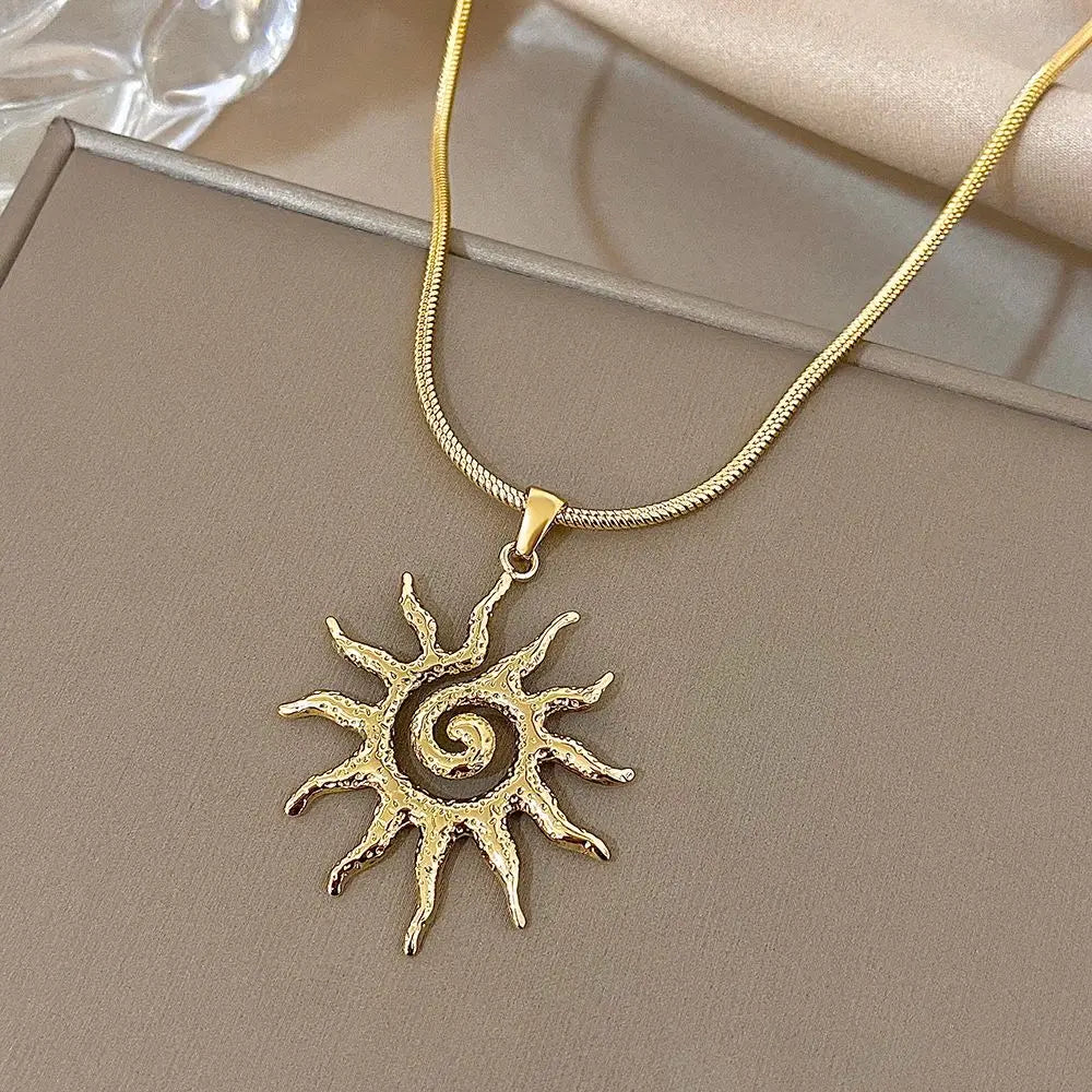 Vintage Chic Sun Shaped Pendant Stainless Steel Necklace Statement Golden Fashion Jewlery Gift