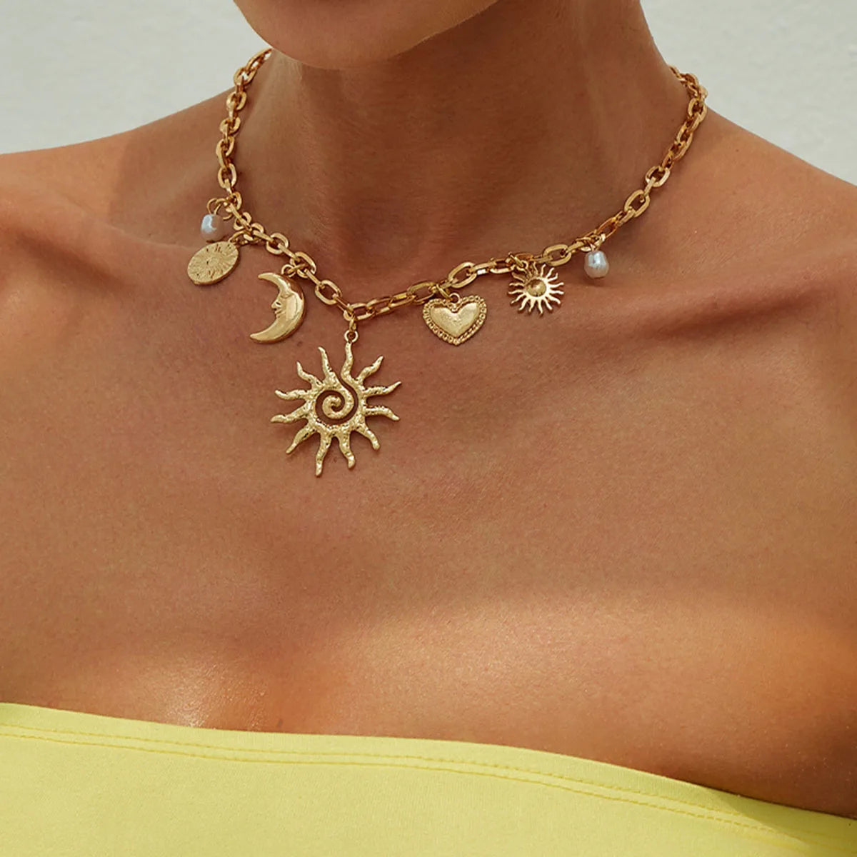 2025 Faddish Vintage Heart Sun Moon Pendant Necklace Trendy Creative Alloy Chains Chokers Necklace Wed Bridal Jewelry